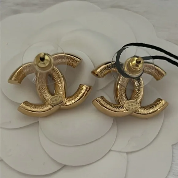 Chanel CC Stud Earrings - Picture 14 of 14